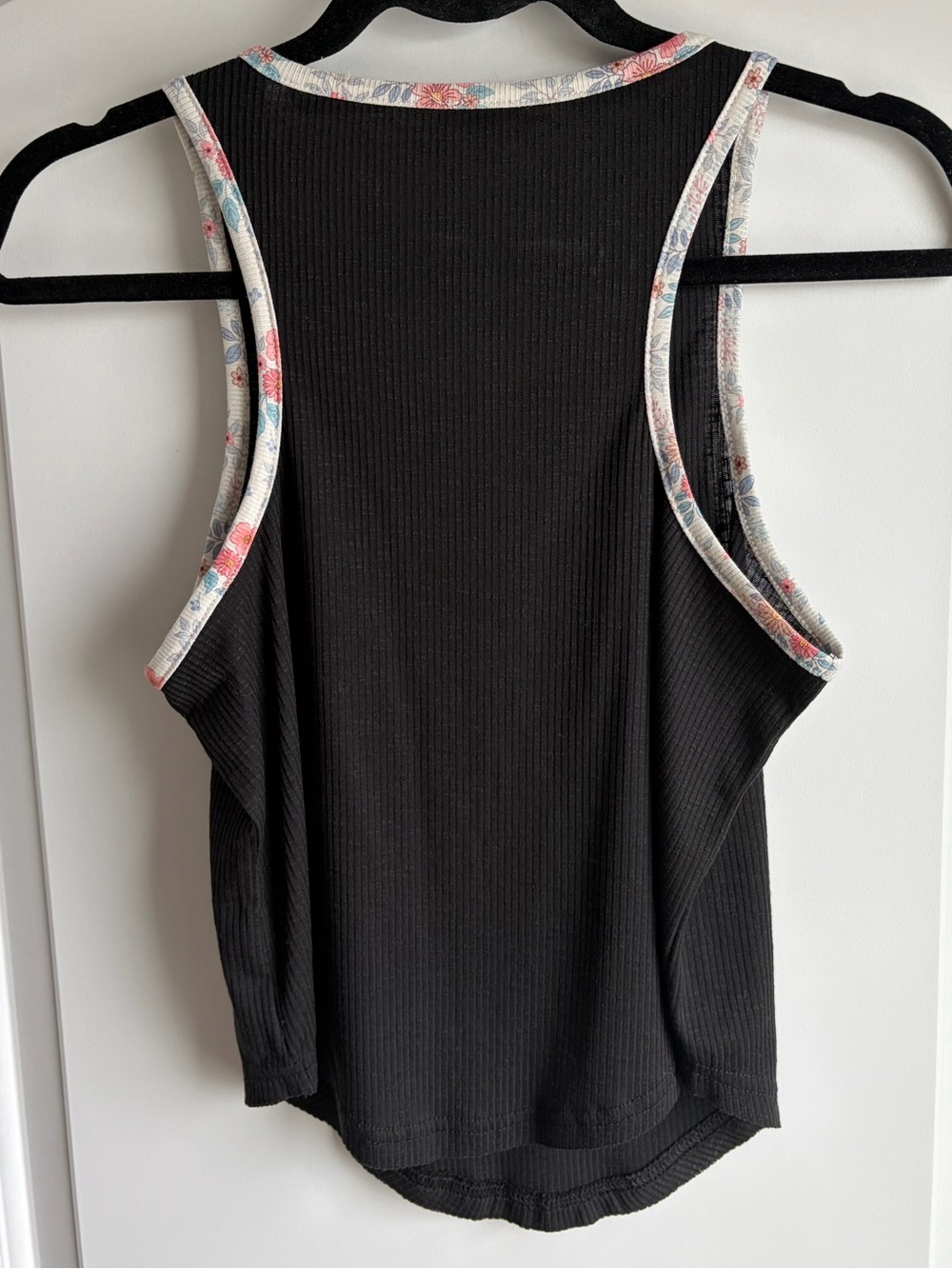 POL Ribbed Henley Racerback Tank Top Floral Trim Black Small NWOT - Picture 2 of 8